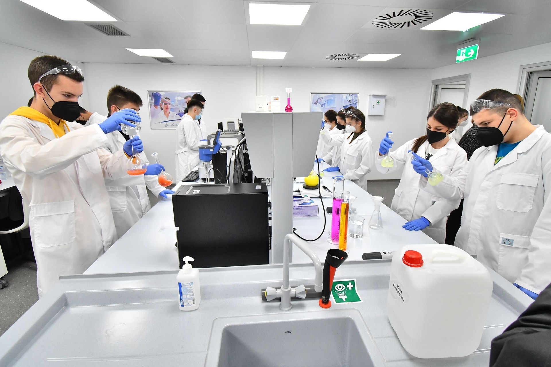 “Alkaloid” puts in use its own education and training center